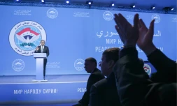 Le ministre russe des Affaires étrangÚres Sergueï Lavrov s'adresse au "CongrÚs du dialogue national syrien" réuni à Sotchi, le 30 janvier 2018