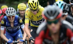 Le peloton avec le maillot jaune britannique Christopher Froome lors de la 19e étape du Tour de France Albertville-Saint-Gervais Mont Blanc, le 22 juillet 2016