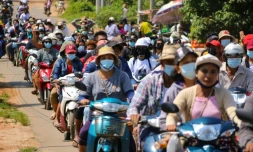Photo diffusée le 7 avril 2021 à Dawei Watch d'une manifestation à Dawei contre le coup d'Etat militaire en Birmanie