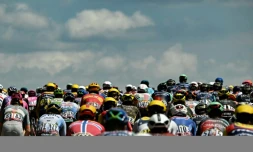 Le peloton du Tour de France lors de la 13e étape entre Dole et Belfort, le 17 juillet 2026