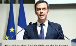 Le ministre de la Santé Olivier Veran fait le point sur l'évolution de la situation relative au cornavirus en France à Paris le 6 mars 2020