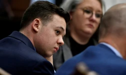 Le jeune Américain Kyle Rittenhouse à son procès, à Kenosha le 15 novembre 2021