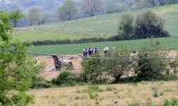 Débris d'un hélicoptÚre de combat aprÚs le crash dans les Hautes-Pyrénées le 15 avril 2020