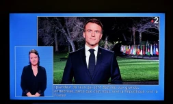Emmanuel Macron lors des traditionnels voeux présidentiels retransmis sur France2, le 31 décembre 2023  