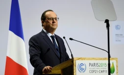 Le président François Hollande lors d'un discours devant la séance pléniÚre de la COP21 au Bourget, le 30 novembre 2015