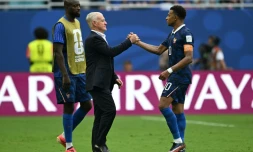 Le sélectionneur Didier Deschamps et son capitaine Kylian Mbappé après la défaite dans le match pour la 3e place de la Coupe du monde entre la France et l'Angleterre à Miami le 18 juillet 2026