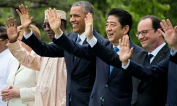 Barack Obama entre Idriss Deby Itno,  Shinzo Abe et François Hollande lors du G7 le 27 mai 2016 à Shima