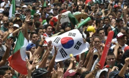 Les supporters du Mexique, et de la Corée du Sud, lors de la retransmission du match entre les deux équipes, le 27 juin 2018 à Mexico 
