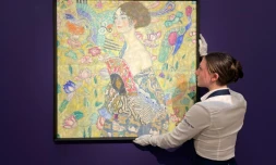 "La Dame à l'éventail" de Klimt exposée lors de la vente aux enchères Sotheby's à Londres, le 20 juin 2023