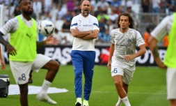 Le nouvel entraîneur marseillais Igor Tudor supervise l'échauffement de ses joueurs avant d'affronter l'AC Milan au stade Vélodrome, le 31 juillet 2022 