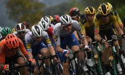 Le peloton du Tour de France dans les rues de Nice, lors de son dernier passage dans la cité azuréenne, le 29 août 2020 