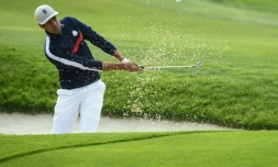 L'Américain Tony Finau lors de la 1re journée de la Ryder Cup, sur le Golf National de Saint-Quentin-en-Yvelines, le 28 septembre 2018 