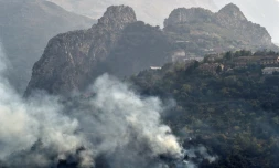 Des feux de fôret à Ait Daoud, dans le nord de l'Algérie, le 13 août 2021