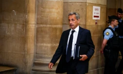 Nicolas Sarkozy arrive à son son procès en appel au Palais de justice de Paris, le 26 mai 2026