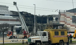 Un bâtiment touché par un tir de missile à Dnipro en Ukraine, le 29 décembre 2023.