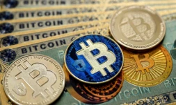Un nombre croissant d'entreprises misent sur le bitcoin pour diversifier leurs réserves, contrer l'inflation ou attirer les investisseurs, une stratégie à fort potentiel mais à haut risque