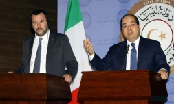 Le ministre italien de l'Intérieur Matteo Salvini et le vice-Premier ministre Ahmed Maiteeq lors d'une conférence de presse à Tripoli le 25 juin 2018