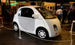 La petite voiture signée Google au salon Viva de Paris, le 30 juin 2016