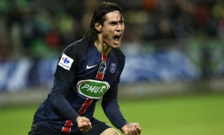L'attaquant Edinson Cavani ouvre le score pour le PSG face Ă Saint-Etienne en quarts de finale de la Coupe de France Ă Geoffroy-Guichard, le 2 mars 2016