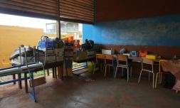 Des fournitures devant être distribuées dans les classes à la rentrée scolaire, dans l'école primaire du village de Tsoundzou 2, à Mamoudzou, le 25 janvier 2025