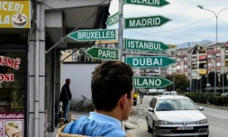 Un Albanais qui a tenté d'obtenir l'asile en France à Shkoder, en Albanie, le 6 novembre 2017
