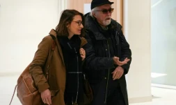Le cinéaste Jacques Doillon avec son avocate Marie Dosé, au tribunal de Paris, le 6 décembre 2024