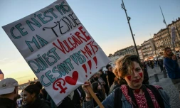 Une femme manifeste le 8 mars 2019 à Marseille à l'occasion de la journée des droits des femmes