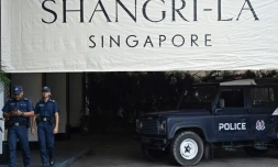 Des policiers devant l'hôtel Shangri-La à Singapour le 31 mai 2024