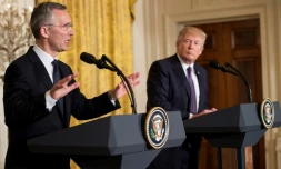 Le président Donald Trump et le secrétaire général de l'OTAN Jens Stoltenberg lors d'une conférence de presse conjointe à la Maison-Blanche, le 12 avril 2017