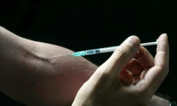 la Fédération française d'addictologie (FFA) recommande dans un rapport que la consommation de drogue soit permise dans les centres d'accueil pour toxicomanes