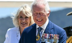 Le roi Charles III et la reine Camilla arrivent à l'établissement de défense Fairbairn à Canberra le 21 octobre 2024, lors d'une visite royale de six jours à Sydney et Canberra