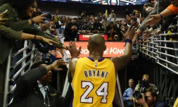 La star des Lakers Kobe Bryant après un match contre les Pelicans, le 4 février 2016 à La Nouvelle-Orléans