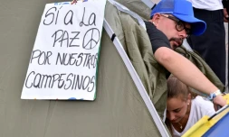 "Oui Ă la paix pour nos paysans" peut-on lire sur la tente d'un manifestant place Bolivar Ă Bogota, le 6 octobre 2016