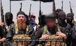 Image fournie par le média jihadiste al-Itisam Media le 29 juin 2014, censé montrer des membres du groupe Etat islamique dans un lieu non défini entre la province irakienne de Ninive en Irak et la ville syrienne de Al-Hasakah