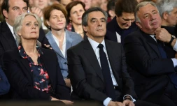 Penelope et Francois Fillon, Gérard Larcher lors du meeting du 29 janvier 2017 à Paris