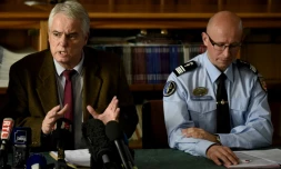 Le procureur de la République de Valence Alex Perrin (G) lors d'une conférence de presse au tribunal de Valence le 27 décembre 2016