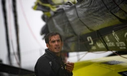 Le skipper français Charlie Dalin lors d'une sortie de prĂ©paration au VendĂ©e Globe, le 30 septembre 2020 au large de Port-la-ForĂȘt dans l'ouest de la France