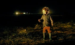 Un enfant évacué de la dernière poche tenue par l'Etat islamique (EI) à Baghouz (est de la Syrie), le 25 février 2019