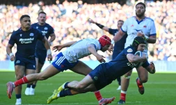 L'alier écossais Darcy Graham marque un essai contre la France, au stade de Murrayfield à Edimbourg, lors du Tournoi des six nations le 7 mars 2026 
