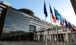 Fitch, qui avait dégradé la note française l'an dernier, à "AA-" avec perspective stable, a réaffirmé cette note, qui signifie que le risque de défaut est trÚs faible