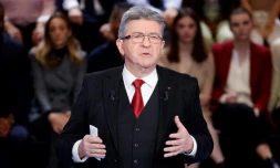 Jean-Luc Melenchon pendant l'émission "La France face a la guerre" diffusée sur TF1, à Saint-Denis, prÚs de Paris, le 14 mars 2022