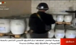 Un inspecteur de l'OIAC dans un lieu tenu secret en Syrie sur une capture d'écran de la télévision syrienne le 19 octobre 2013