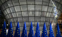 Des drapeaux de l'Union européenne à Bruxelles, le 18 décembre 2024
