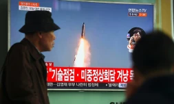 Image diffusée par la télévision sud-coréenne, le 5 avril 2017 à Séoul, d'un tir de missile nord-coréen