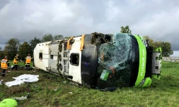 Des secours arrivent sur les lieux de l'accident d'autocar près de Berny-en-Santerre (nord), le 4 novembre 2019