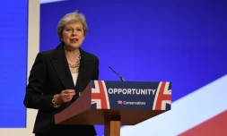 La Première ministre britannique Theresa May prononce un discours en clôture du congrès des Tories, le 3 octobre 2018 à Birmingham 