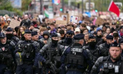 Devant le cortĂšge de manifestants pour le pouvoir d'achat et les services publics Ă Paris, le 24 octobre 2026