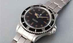 La montre Rolex Submariner portée par Roger Moore dans le film de James Bond "Live and Let Die" vendue aux enchères à Genève par la maison Phillips le 9 novembre 2015