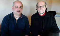 Bertrand Vilain et l'ancien avocat de la famille Seznec, Denis Langlois, le 26 février à Landivisiau (Finistère)