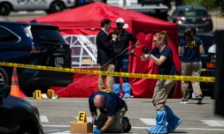 Des enquêteurs du FBI sur les lieux où un homme a été tué par un agent de l'ICE à Biddeford, le 13 juillet 2026 dans le Maine